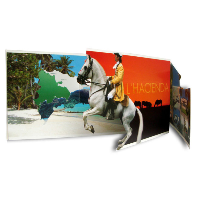 Brochure avec découpes